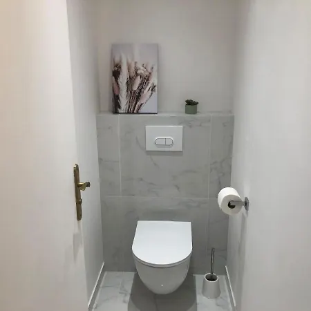 Апартаменти Comfortable With Parking - Riviera