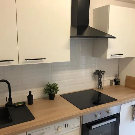 Comfortable With Parking - Riviera Apartment *