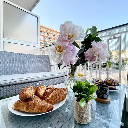 Comfortable With Parking - Riviera Apartment *