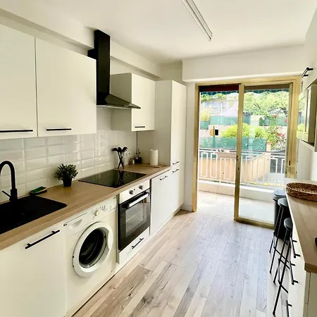 Comfortable With Parking - Riviera Apartment