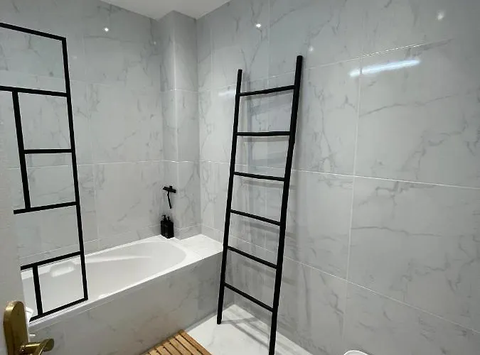 Comfortable With Parking - Riviera Apartment Antibes