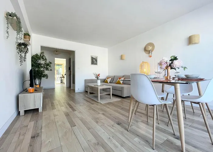 Comfortable With Parking - Riviera *