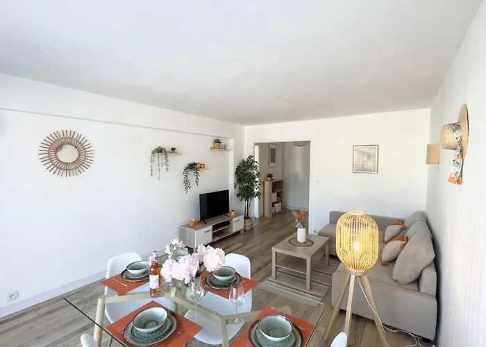 Comfortable With Parking - Riviera Apartment Antibes