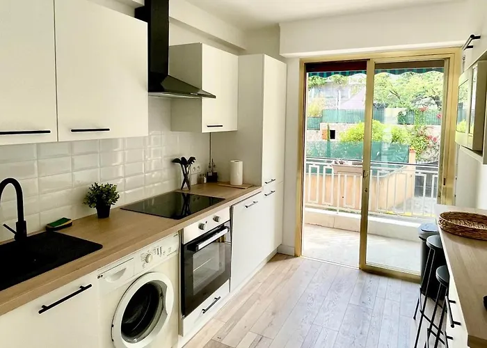 Comfortable With Parking - Riviera Apartment