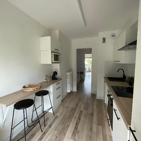Comfortable With Parking - Riviera Apartment