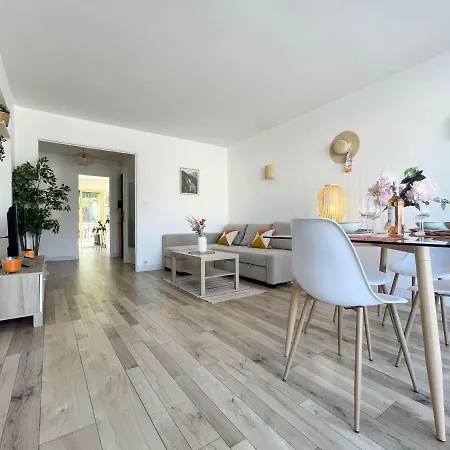 Comfortable With Parking - Riviera *