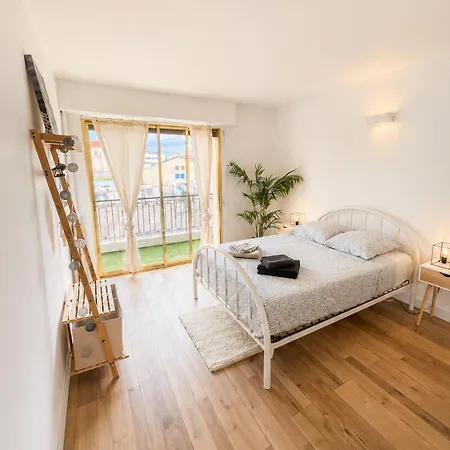 Comfortable With Parking - Riviera Apartament