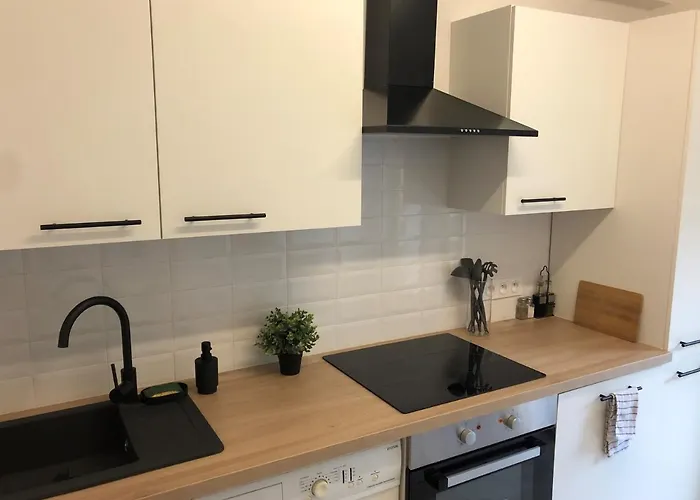 Comfortable With Parking - Riviera Apartment *