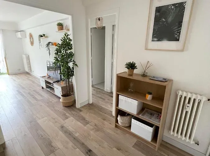 Comfortable With Parking - Riviera Apartment Antibes