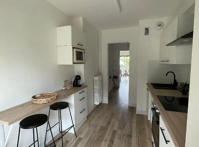 Comfortable With Parking - Riviera Apartment