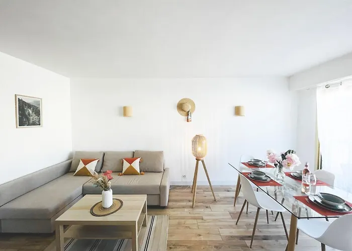 Comfortable With Parking - Riviera